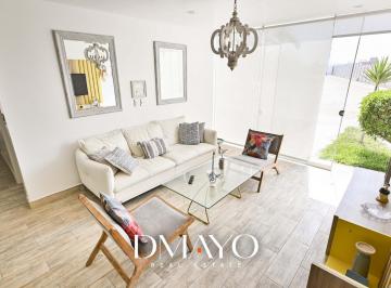 Casa · 330m² · 5 Dormitorios · 2 Estacionamientos · Se Vende Espectacular Casa de Playa con Acabados de Lujo - Diseño Moderno y 5 Dorm.