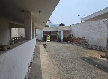 Terreno / Lote , Lima · Oportunidad de Inversión – Se Vende Como Terreno en Lurín (Frente a Parque)
