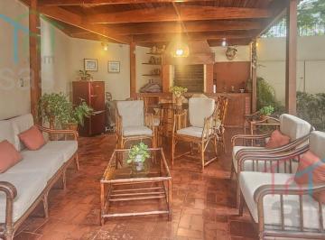 Casa · 392m² · 4 Dormitorios · 2 Estacionamientos · Casa en Venta en Luis Mannarelli Magdalena