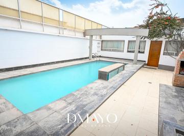 Casa · 300m² · 6 Dormitorios · 3 Estacionamientos · Venta Casa 4 Dorm. Departamento 2 Dorm. y Piscina, a Pasos de La Playa - Chorrillos