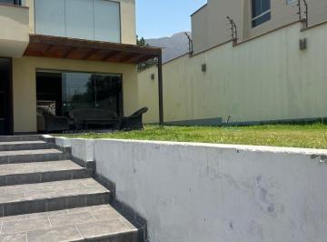 Casa de 3 habitaciones, Lima · ¡Vive Rodeado de Sol y Verde! Casa con Gran Potencial en La Planicie 3ra Etapa