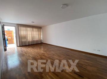 Departamento · 100m² · 3 Dormitorios · 1 Estacionamiento · Venta de Departamento de 123 m² en Primer Piso con Estacionamiento en La Perla Limite con San Miguel