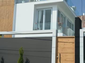 Casa · 192m² · 4 Dormitorios · 1 Estacionamiento · Casa en Punta Hermosa