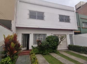 Departamento de 3 habitaciones, Lima · Amplio Duplex de 225 m² en Primer Piso Tipo Casa.
