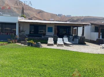 Casa de playa · 262m² · 6 Dormitorios · 2 Estacionamientos · Casa de Playa | 1era Fila | 6 Dorm. | 2 Estacionamientos