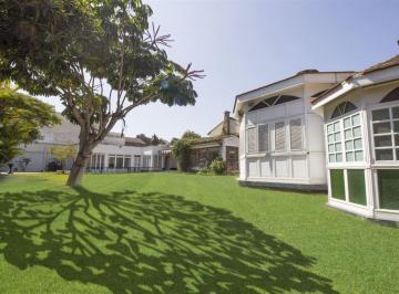 Terreno / Lote · 1000m² · 4 Dormitorios · 6 Estacionamientos · ¡Excelente Propiedad! Gran Casa en Esquina, San Isidro