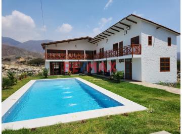 Casa · 360m² · 9 Dormitorios · 4 Estacionamientos · Hermosísima Casa de Campo con Piscina en Simbal