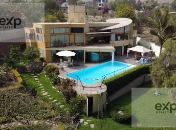 Casa · 367m² · 7 Dormitorios · 2 Estacionamientos · Casa en Cieneguilla