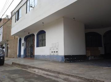 Local comercial · 200m² · 5 Estacionamientos · Alquiler de Local Comercial, 1er Piso Frente Al Parque en Smp