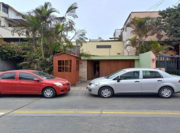 Terreno / Lote · 370m² · 3 Dormitorios · 2 Estacionamientos · Atencion! Venta Casa Como Terreno 344.9 m² Zona Residencial. Limite Surco / Miraflores