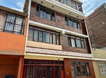 Casa · 385m² · 9 Dormitorios · Se Vende Casa de 4 Pisos Más Azotea con Ingreso Independiente.