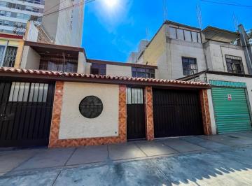 Casa · 257m² · 5 Dormitorios · 1 Estacionamiento · Casa en Alquiler en Santa Catalina - La Victoria