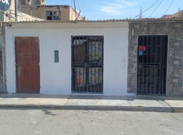Cuenta con 3 ingresos independientes · Venta Casa en Pimentel