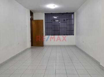Casa · 200m² · 5 Dormitorios · Casa en Venta en Urb. Las brisas.(T. Eneque)