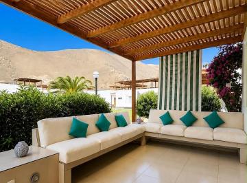 Casa · 140m² · 4 Dormitorios · 1 Estacionamiento · Precio a Negociar! Acogedora Casa de Playa en Cerro Azul "Condominio Playa Azul"