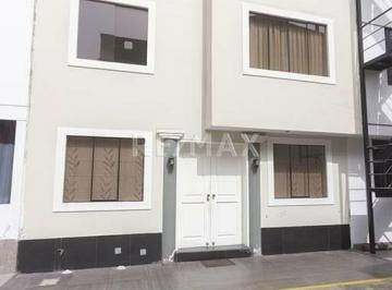 Casa · 143m² · 4 Dormitorios · Vendo Casa con Piscina en Condominio.