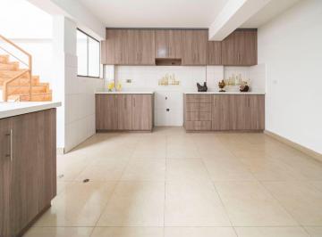 Departamento de 3 habitaciones, Lima · Buen Precio y Confortable