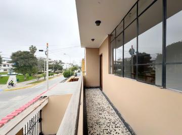 Casa de 5 habitaciones, Lima · Casa Esquina de Parque Como Terreno