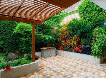 Casa · 230m² · 5 Dormitorios · 1 Estacionamiento · Casa en Urb. Los Cedros de Villa - Chorrillos