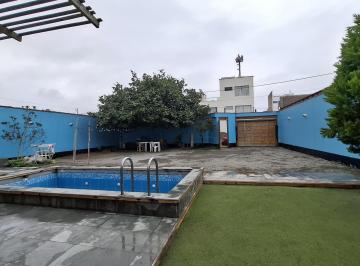 Terreno / Lote · 375m² · 3 Dormitorios · 8 Estacionamientos · Venta de Casa de Playa en Pulpos a Precio de Terreno 375 m²