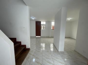 Casa · 215m² · 4 Dormitorios · 1 Estacionamiento · Se Vende Casa de 2 Pisos en San Miguel