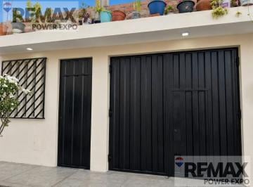 Casa · 120m² · 3 Dormitorios · 1 Estacionamiento · Vendo Casa Chorrillos 120 m² con Posibilidad de Ampliar 3 Pisos