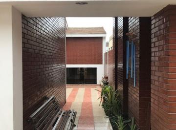 Casa en Venta de 3 habitaciones Santiago de Surco · Casuarinas Sur Súper Ubicada