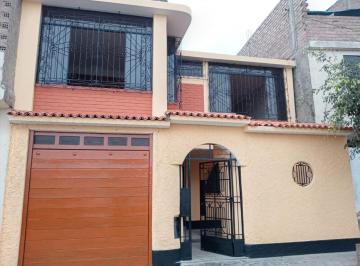 Casa de 4 habitaciones, Lima · Alquilo Amplia Casa de 2 Pisos en San Juan de Miraflores