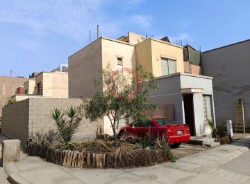Casa · 99m² · 3 Dormitorios · 1 Estacionamiento · Venta de Casa en Esquina Ubicado en Villa Club Carabayllo