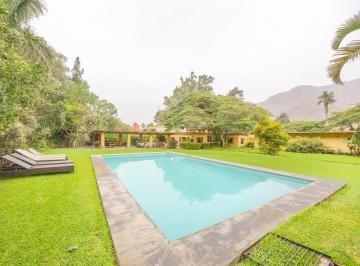 Casa · 307m² · 8 Dormitorios · 4 Estacionamientos · Casa de Campo con Amplias Áreas Verdes y Piscina, en Chaclacayo