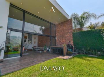 Casa · 304m² · 3 Dormitorios · 3 Estacionamientos · Exclusiva Residencia de 972 m² con Vista Al Golf, en El Sauzalito La Planicie
