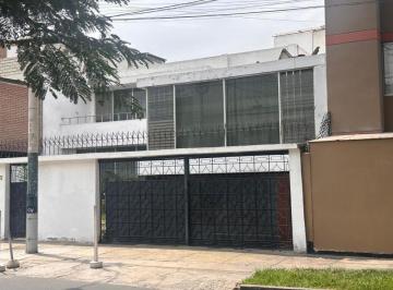Casa de 4 habitaciones, Lima · Casa con 339 m² Terreno en Venta, Urb. Chama, Surco