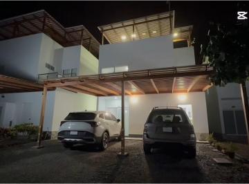 Casa · 270m² · 4 Dormitorios · Casa de Playa Laguna Beach - Cerro Azul - Cañete