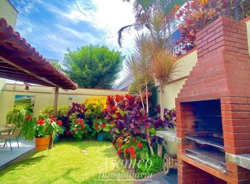 Casa de 4 habitaciones, Lima · Venta de Linda Casa en San Borja con Amplio Jardin!