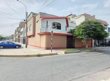 Casa de 6 habitaciones, Lima · Alquiler Casa La Molina 175 m²