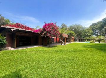 Casa · 13m² · 4 Dormitorios · 2 Estacionamientos · Alquilo Linda Casa en Av El Cortijo N 2, Urb. Los Granados, Surco (Cerca de La Ulima)