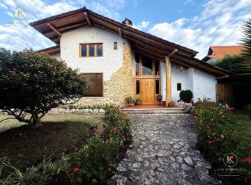 Casa · 168m² · 4 Dormitorios · 2 Estacionamientos · Casa de Lujo en Condominio Sausalito - Baños del Inca
