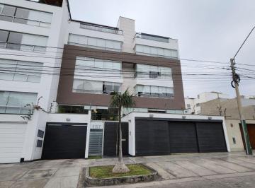 Departamento de 4 habitaciones, Lima · Bonito Departamento Dúplex Frente a Parque en Surco