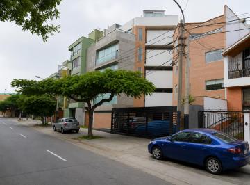 Vista del edificio · Departamento en Surco con Cuartos Amplios y Estilo Único