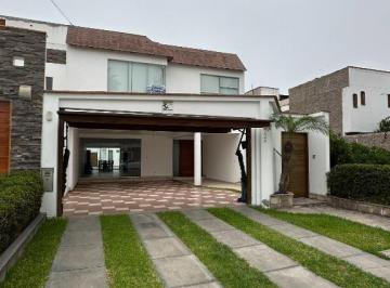 Casa · 369m² · 6 Dormitorios · 4 Estacionamientos · Casa en Chorrillos
