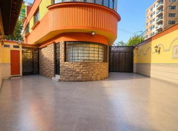 Casa de 5 habitaciones, Lima · Venta de Casa Frente a Parque