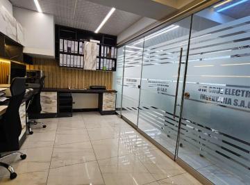 Oficina comercial · 47m² · 3 Dormitorios · 1 Estacionamiento · Oficina Amoblada en Cercado de Lima