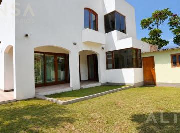 Casa · 232m² · 3 Dormitorios · 2 Estacionamientos · Casa en La Molina Vieja