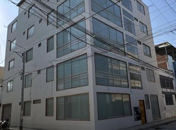 Local comercial · 1300m² · 37 Dormitorios · 10 Estacionamientos · Alquiler Edificio Comercial en Chiclayo