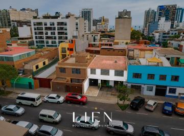 Casa · 250m² · 4 Dormitorios · 1 Estacionamiento · Venta de Casa Como Terreno