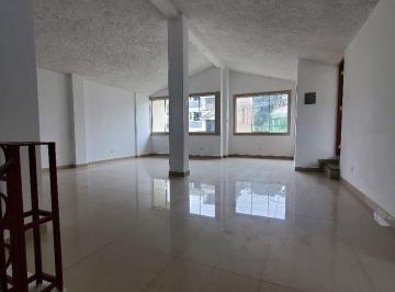 Casa · 430m² · 5 Dormitorios · 2 Estacionamientos · Venta de Casa Remodelada en Villa Sol