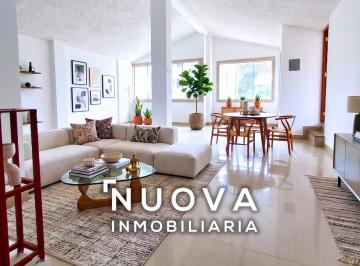 Casa · 430m² · 5 Dormitorios · 2 Estacionamientos · Venta de Casa Remodelada en Villa Sol