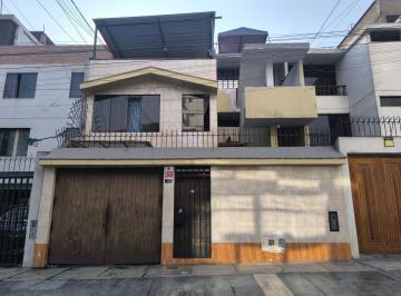 Casa de 6 habitaciones, Lima · Vendo Casa de 3 Pisos + Azotea en Ate Cerca de Separadora Industrial