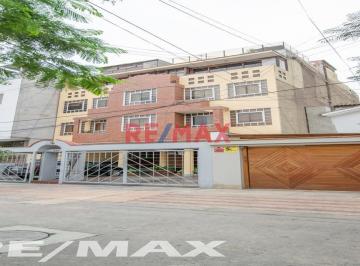 Departamento · 202m² · 5 Dormitorios · 2 Estacionamientos · Vendo Hermoso Duplex en Zona Residencial de Surco Cerca Al Ovalo de Higuereta