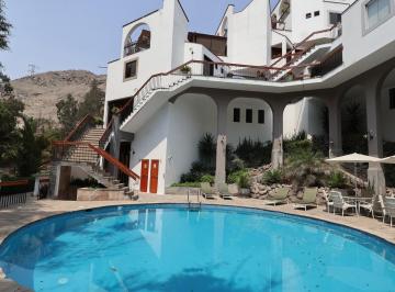 Casa · 323m² · 4 Dormitorios · 2 Estacionamientos · Venta de Penthouse con Triple Acceso